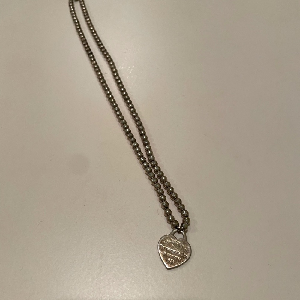 Tiffany’s short heart necklace